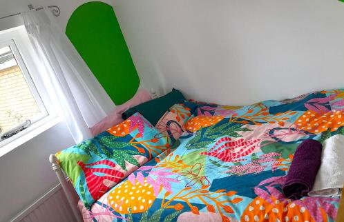 Lovely artist's home ecently refurbished - Photo 11