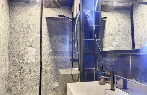 Cocon Blanc câlin avec Jacuzzi privatif - LoveRoom Insolite - Foto 8