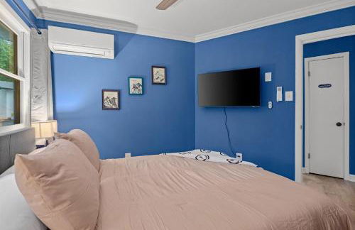 Fun & Funky Asheville Home with Pool Table, Darts - Foto 22