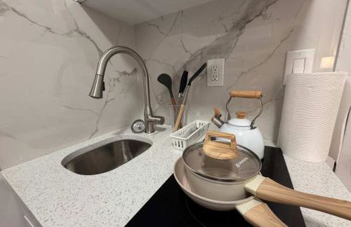 Room in Chelsea 2 with Kitchen - Shared Bathroom -5th Floor Walk-UP - Foto 16