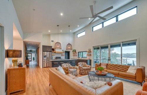 Chic Burnet Home on Lake Buchanan with 2 Fireplaces! - Foto 1