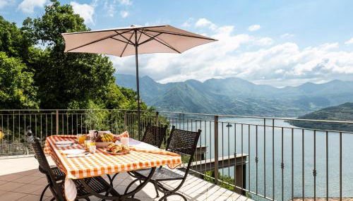 EnjoyIseoLake - La Villetta - Casa vacanze perfetta con giardino, vista lago e piscina - Photo 3, Garden, Garden view