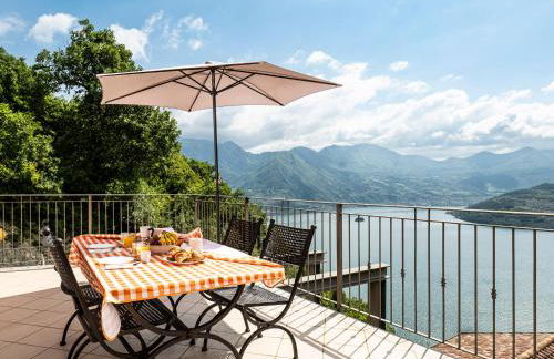 EnjoyIseoLake - La Villetta - Casa vacanze perfetta con giardino, vista lago e piscina - Photo 3