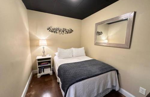 Haven at Hazel~Downtown Bungalow - Foto 13