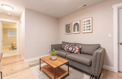 Upgraded Home with 5 BR 4 Bath 4 FREE gated parking space, Family,EV,RV friendly - Foto 8