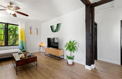 Cozy 2BR Next to Design District & Free Parking - Photo 16