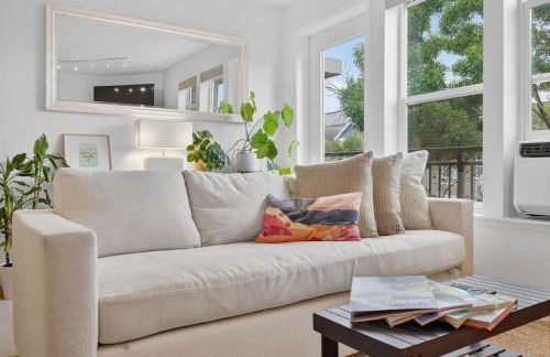 Free Parking - City Views - Near Attractions - Foto 18