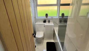 Modern Bungalow - Holiday or Contractors - Driveway Parking - Foto 5