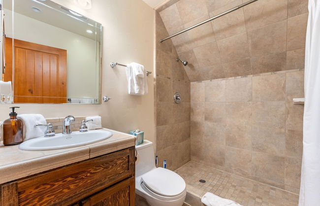 Indigo Owl by Avantstay Cabin w Firepit Minutes to Lake Slopes - Photo 25