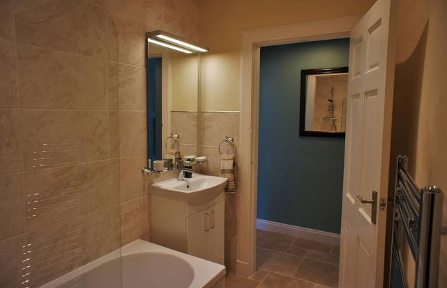 Fantastic 2 Bedroom, Spacious and Great Location! - Photo 11