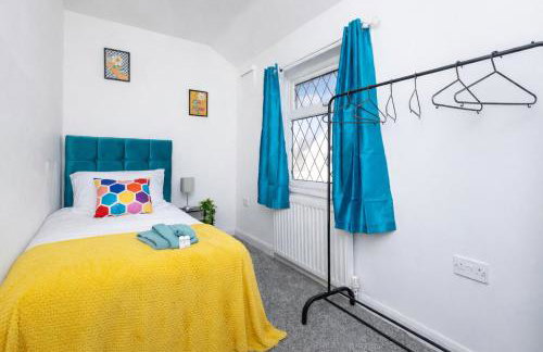 Temple by Alt-Stay Contractor Accommodation - 4 Bed Contractor Home With Parking, Wi-Fi & Full Kitchen - Ideal For Long stays - Photo 6