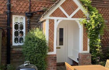 Holly Cottage, 2, Northbrook Park, Farnham-up to 6 adults - Photo 11