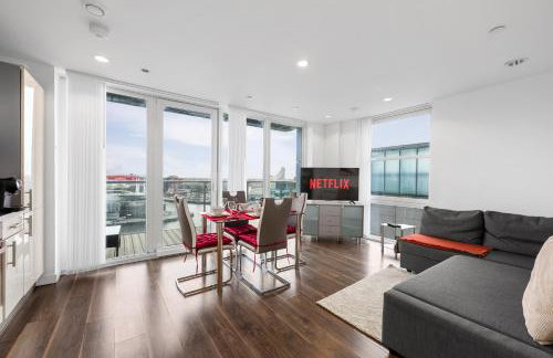 Waterfront Panorama – 2BR + Balcony, Near Stadium - Foto 6