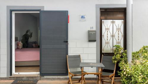 Studio Home Away from Home - Photo 3