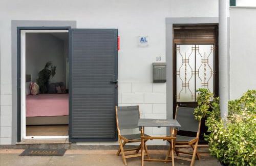 Studio Home Away from Home - Photo 3