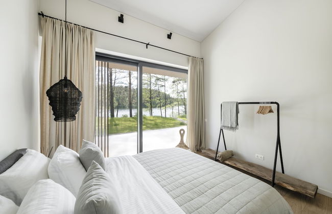 The Lake. Unique Waterfront Villa - Photo 27