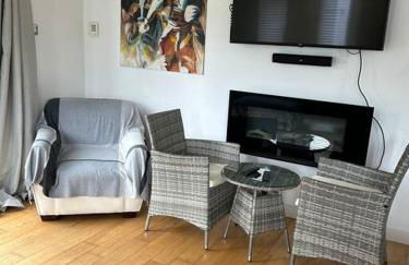 Cosy Studio Cabin with Optional Hot Tub Lilliput near Sandbanks beach - Photo 8