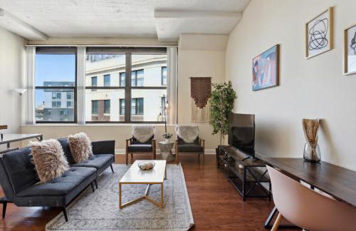 Sleeps 4! 2BR, Gym, Paid Parking, Close to Major Attractions - Foto 51