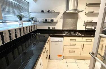 Beautiful 2 bedroom garden flat w/ free parking - Foto 7