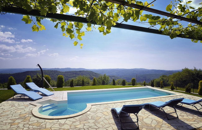 Villa in Lupoglav With Pool Near the Sea - Foto 1