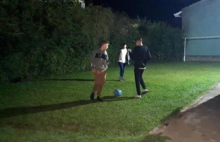 Chale de Madeira - Lareira e Fogueira---lindo gramado com mesa para café da manhã, churrasqueira e fogueira - Foto 34