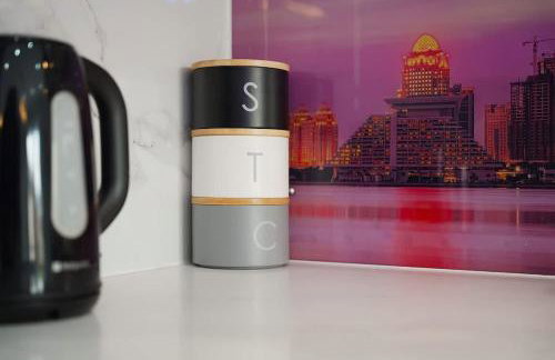 Stylish Home With Free Parking And Easy City Access - Photo 30