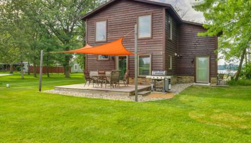 Rustic Lakefront Cabin with Dock and Fire Pit - Foto 3