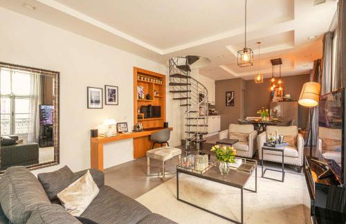 1min Walk From Champs Elysées - Avenue Montaigne - AC - Self-Checkin - Working Desk - Foto 9