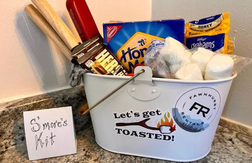 Modern & Cozy on Private Lane, Minutes to Airport - Foto 47