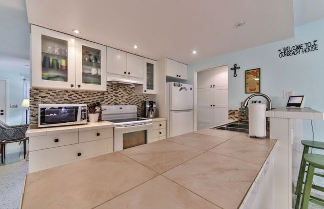 Amazing Pet Friendly 3 Bed House - Heated Pool 3 Bedroom Home by RedAwning - Foto 13