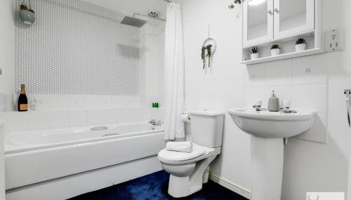 Spacious Whitwick Stay 3-Story House - Foto 3