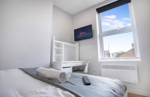 Small Studio Apartment on Linthorpe Road, Middlesbrough with Free WiFi, Free Private Parking, Smart TV & Self-Catering Kitchen - Foto 6