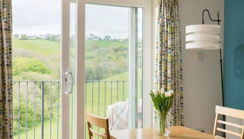 Cosy Beachfront Retreat with Stunning Sea Views and free Parking - Foto 3