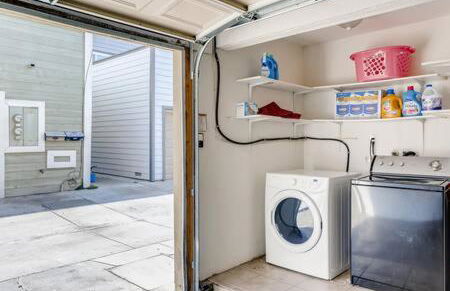 Awesome 3BR 2BTH 1 Block To Beach C2 - Photo 30