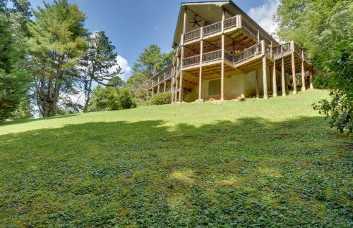 Stunning Dillard Home with Yard in Sky Valley! - Foto 2