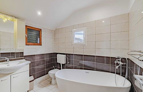 Villa Sea Edge - Three Bedroom Villa With Sea View - Photo 30