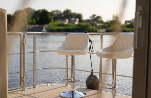 Lieblingsplatz Parey - schwimmendes Hausboot - Foto 6