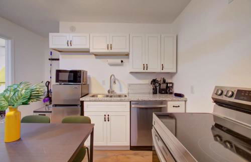 Heart of Houston - 8-BD 4-BA with Yard - Photo 33