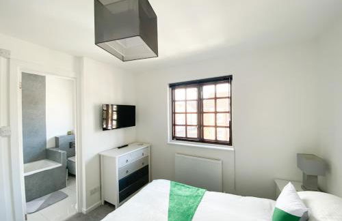 Harbourside House - Great Location - Parking - 2 En-Suites - Sleeps 5 Plus 1 - Photo 13