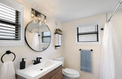 Watch the Sunrise on Lake Louisa - Foto 13