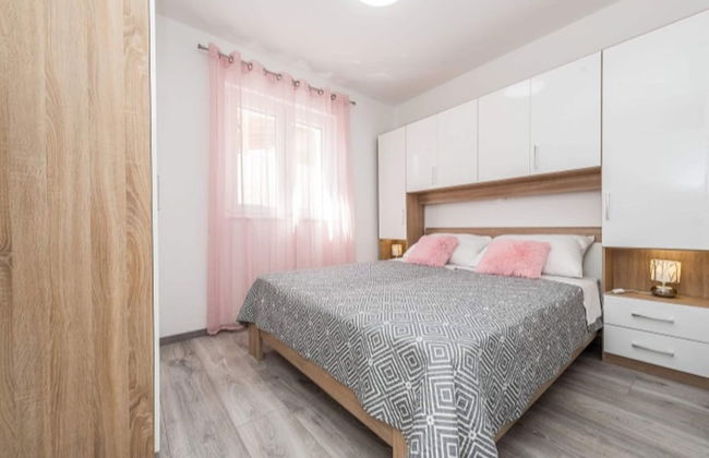 Lovely Apartment in Pakostane With Terrace - Photo 4