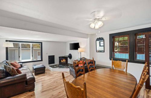 4-Bedroom Downtown Main St , great location! - Foto 19