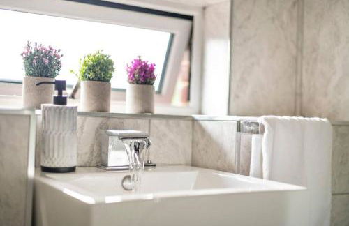 Radiant Retreat Datchet-12 mins to Heathrow close to Windsor ,Legoland, Eton and Slough - Foto 13