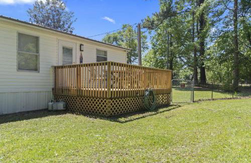 Spacious 2BR Retreat-10 minutes to the Beach! Pet Friendly! - Foto 21