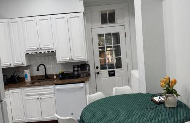 Large DUPLEX Apt 2Bdrm 1Den-Metro - Photo 49