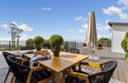 Serene Oceanview Escape with Expansive Deck home - Foto 47