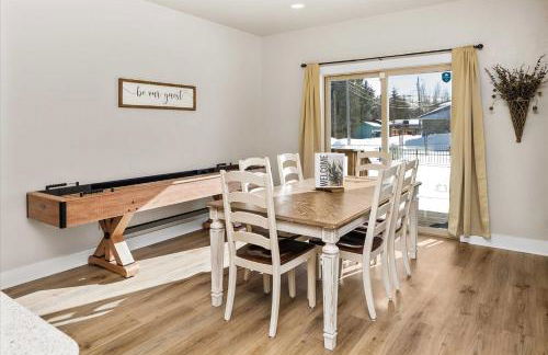 Modern Red Lodge Cabin - Walk to Broadway Ave - Foto 9