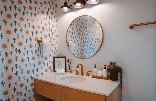 Romantic Desert Escape - Stargazing Dome, Hot Tub, Fire Pit, Hammocks, Cowboy Pool - Foto 12