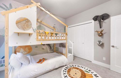 Modern Kirkland 4BR Family Oasis Kids Paradise - Photo 64