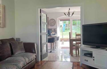Spacious 4 bedroom house with large garden - Foto 25